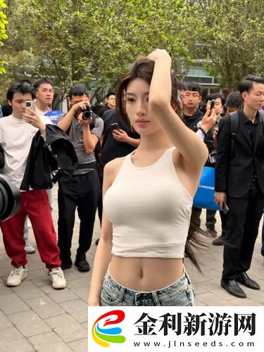 一邊下奶一吃敷面膜視頻60分鐘,寶媽打破生活極限,網友調侃:這才是生活的高階!