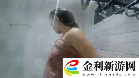 中國少婦淋浴時被偷窺