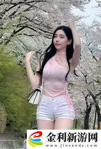 深夜直播，這個(gè)隱秘的夜間狂歡，你準(zhǔn)備好參與了嗎？——小張的深夜直播體驗(yàn)引發(fā)熱議！