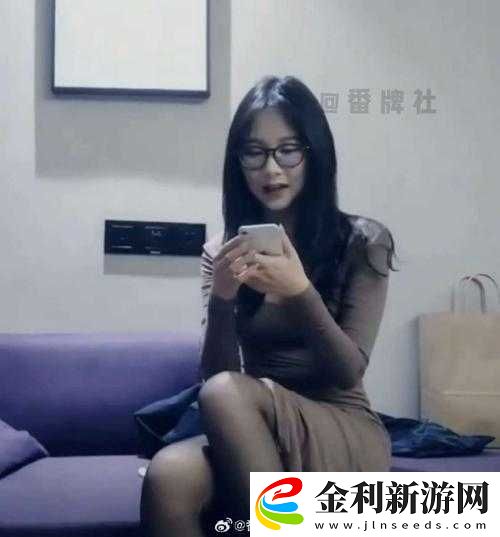 眼鏡華裔留學(xué)生激情在線播放