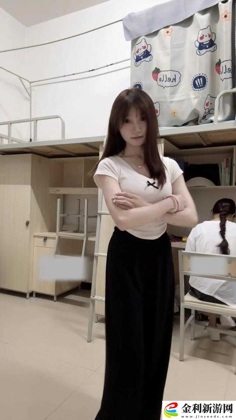 女大學(xué)生第一次的視頻引發(fā)熱議