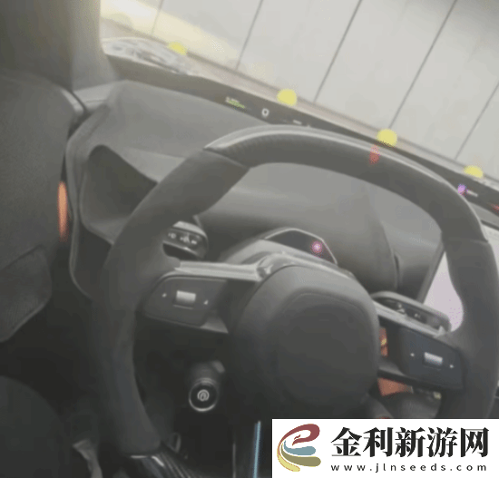 小米YU7內飾實拍再次曝光!雙拼色方案-更偏向家用