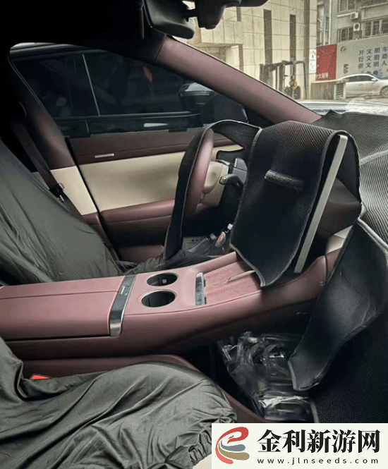 小米YU7內飾實拍再次曝光!雙拼色方案-更偏向家用