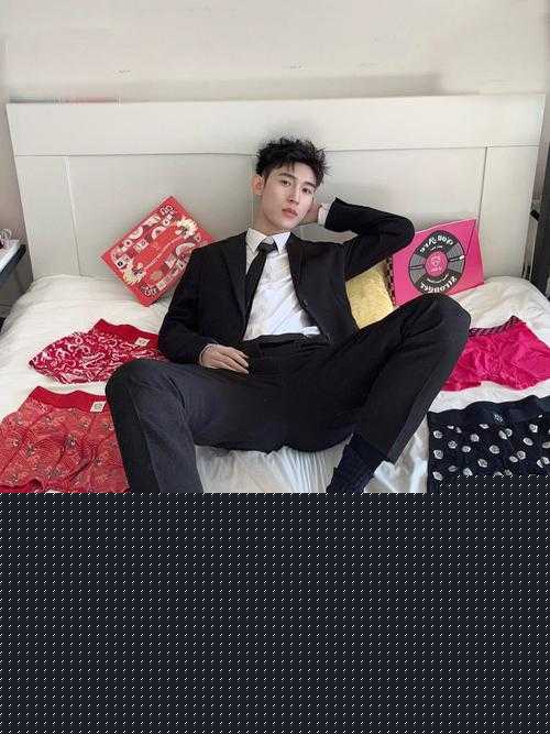 探索chinese西裝黑襪男Gay的時尚搭配與個性表達