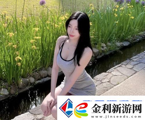 女生胸前兩顆大大的包是什么